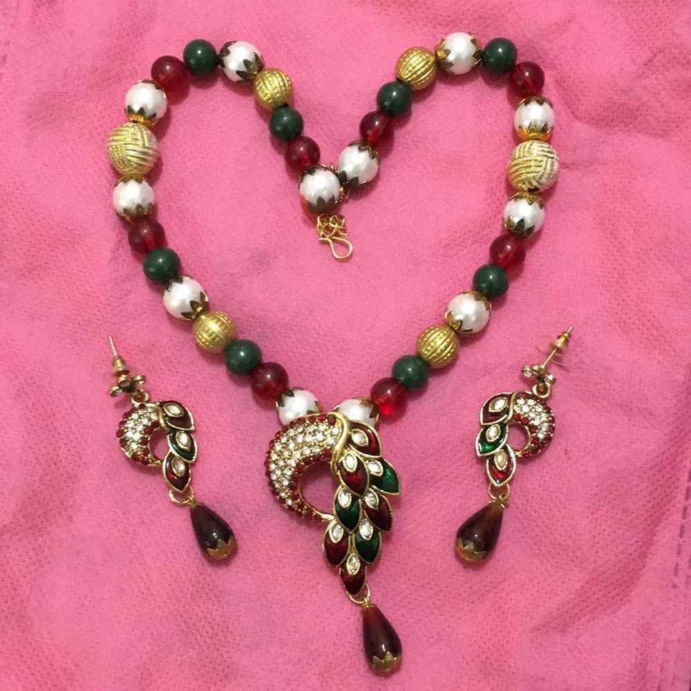 New Necklace set - Picture 2 of 4